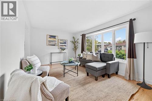 167 Darlington Drive, Hamilton, ON - Indoor Photo Showing Living Room