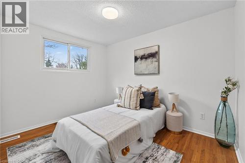 167 Darlington Drive, Hamilton, ON - Indoor Photo Showing Bedroom
