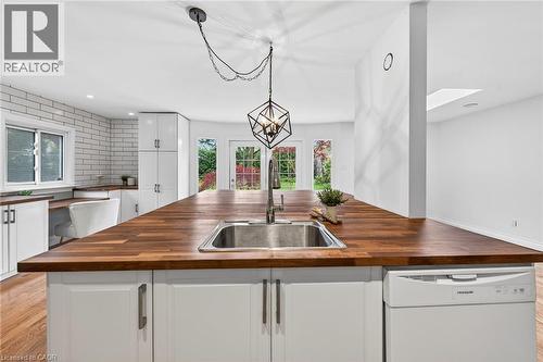 167 Darlington Drive, Hamilton, ON - Indoor Photo Showing Kitchen