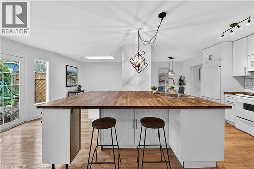 167 Darlington Drive, Hamilton, ON - Indoor Photo Showing Kitchen