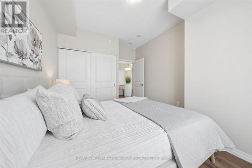 402 - 460 William Graham Drive, Aurora, ON 
