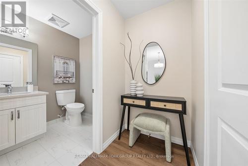 402 - 460 William Graham Drive, Aurora, ON 
