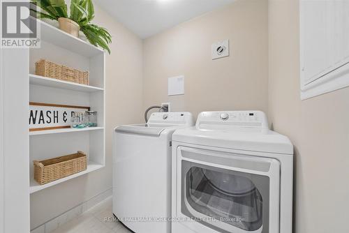 402 - 460 William Graham Drive, Aurora, ON 