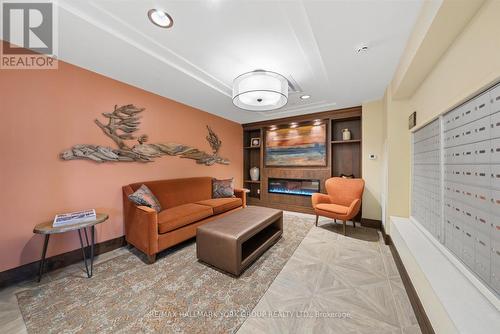 402 - 460 William Graham Drive, Aurora, ON 