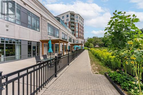 402 - 460 William Graham Drive, Aurora, ON 