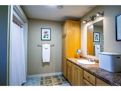 90 Maclean Crt, Fredericton, NB 