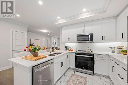 313 - 1560 Upper West Avenue, London South (South B), ON - Indoor Photo Showing Kitchen With Double Sink With Upgraded Kitchen