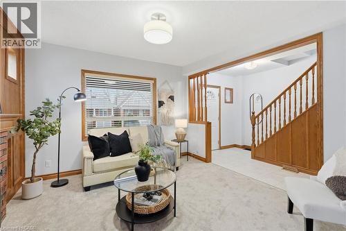 507 Queensdale Avenue E, Hamilton, ON - Indoor Photo Showing Living Room