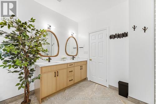 3409 Liptay Avenue, Oakville, ON - Indoor Photo Showing Bathroom