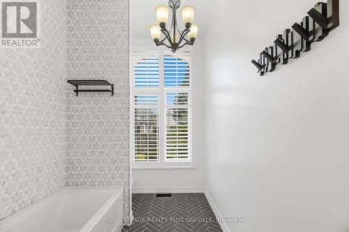 3409 Liptay Avenue, Oakville, ON - Indoor