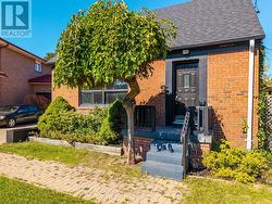 65 BARRHEAD CRESCENT Toronto, ON M9W 3Z8