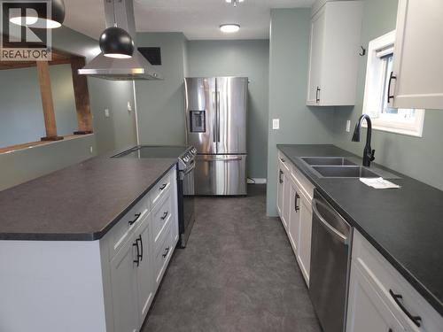 7142 Bear Road, Prince George, BC - Indoor Photo Showing Kitchen With Double Sink