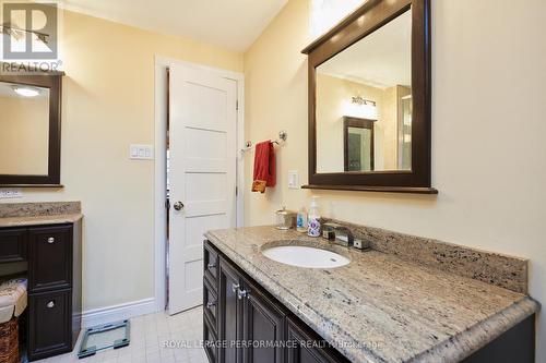 1841 Beattie Avenue, Ottawa, ON - Indoor Photo Showing Bathroom