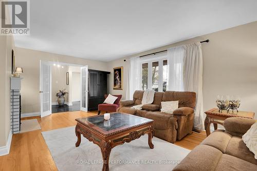 1841 Beattie Avenue, Ottawa, ON - Indoor Photo Showing Living Room
