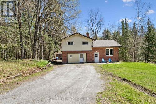 1052 OLD FALKENBURG ROAD  Bracebridge (Macaulay), ON P1L 1X4