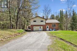 1052 OLD FALKENBURG ROAD Bracebridge (Macaulay), ON P1L 1X4