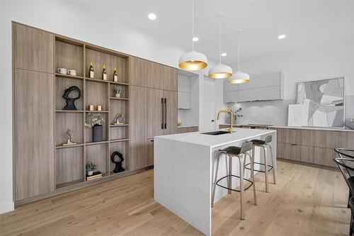102 Butterfly Way, Winnipeg, MB - Indoor Photo Showing Kitchen