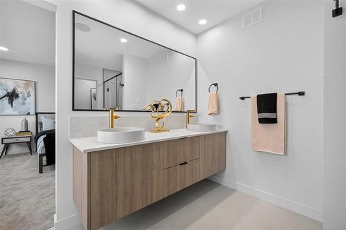 102 Butterfly Way, Winnipeg, MB - Indoor Photo Showing Bathroom