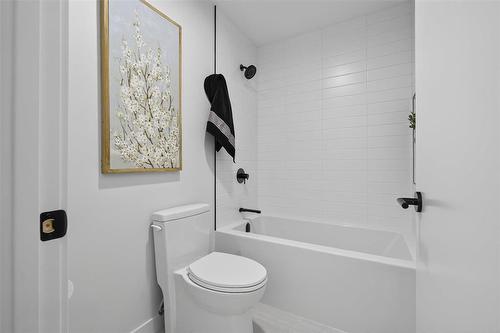 102 Butterfly Way, Winnipeg, MB - Indoor Photo Showing Bathroom