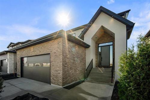 102 Butterfly Way, Winnipeg, MB - Outdoor