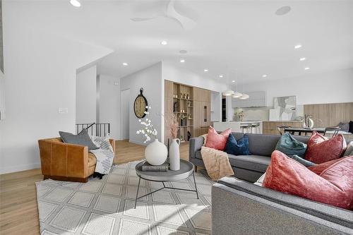 102 Butterfly Way, Winnipeg, MB - Indoor Photo Showing Living Room