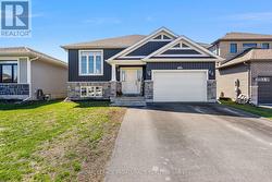 33 REDWOOD DRIVE Belleville (Thurlow Ward), ON K8N 0K3