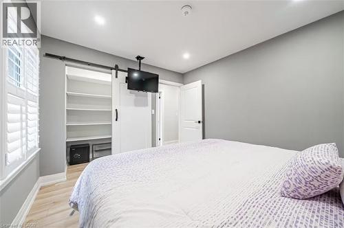Bedroom featuring wood-finish flooring and light gray walls - 88 South Bend Road E Unit# Unit A, Hamilton, ON - Indoor Photo Showing Bedroom