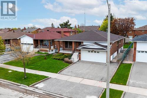 21 LEANDER STREET  Brampton, ON L6S 3M3