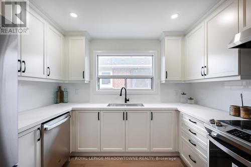21 Leander Street, Brampton, ON - Indoor Photo Showing Kitchen