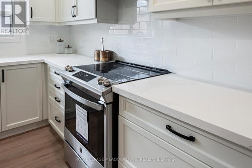 21 Leander Street, Brampton, ON - Indoor Photo Showing Kitchen
