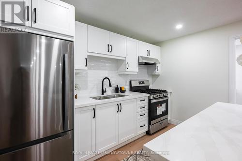 21 Leander Street, Brampton, ON - Indoor Photo Showing Kitchen With Double Sink With Upgraded Kitchen