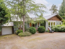 5148 Santa Clara Ave  Saanich, BC V8Y 1W4