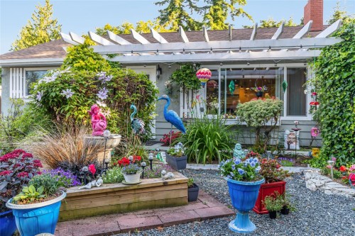1226 Centre Rd, Qualicum Beach, BC 