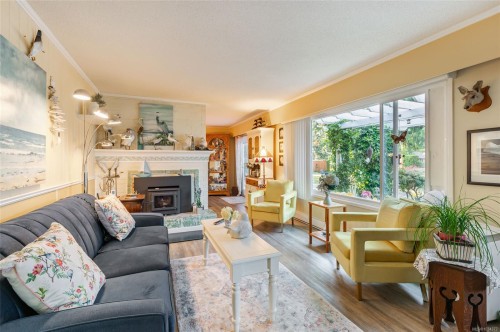 1226 Centre Rd, Qualicum Beach, BC 