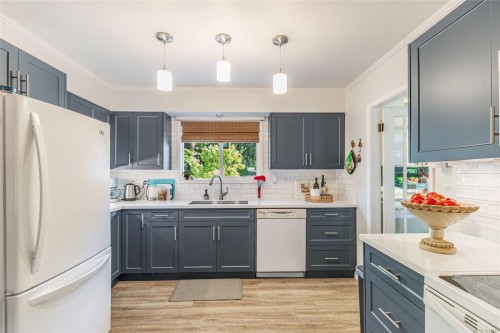 1226 Centre Rd, Qualicum Beach, BC 