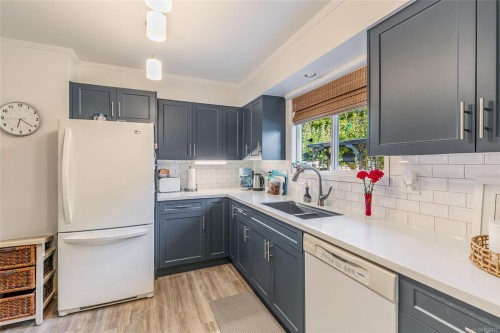 1226 Centre Rd, Qualicum Beach, BC 