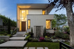 2816 Burdick Ave Oak Bay, BC V8R 3M2