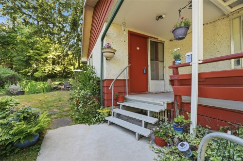 369 Baker Rd, Ladysmith, BC 