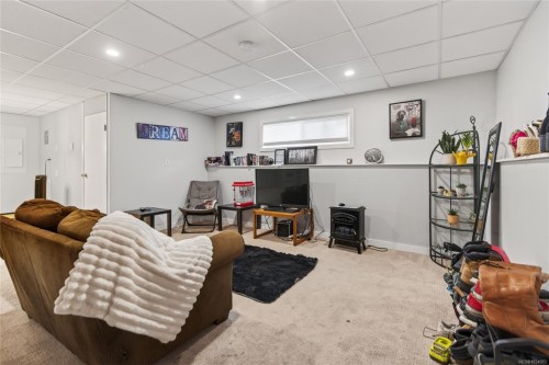 684 Robron Rd, Campbell River, BC 
