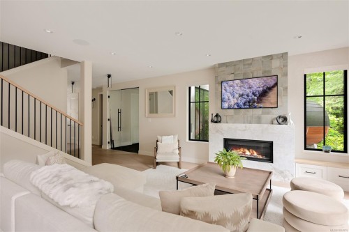 5157 Del Monte Ave, Saanich, BC 