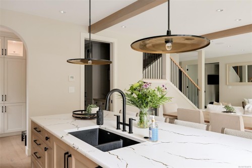 5157 Del Monte Ave, Saanich, BC 