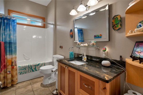 240 Carolyn Rd, Campbell River, BC 