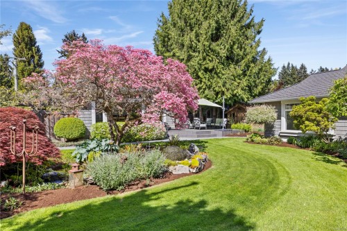 202 Crescent Rd East, Qualicum Beach, BC 