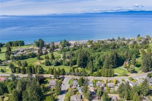 202 Crescent Rd East, Qualicum Beach, BC 