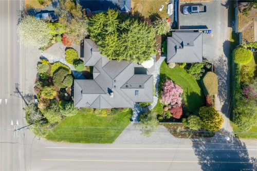 202 Crescent Rd East, Qualicum Beach, BC 