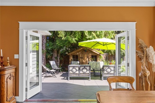 202 Crescent Rd East, Qualicum Beach, BC 