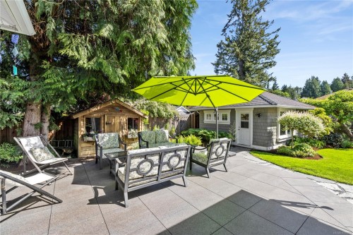 202 Crescent Rd East, Qualicum Beach, BC 