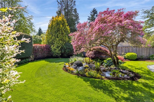 202 Crescent Rd East, Qualicum Beach, BC 