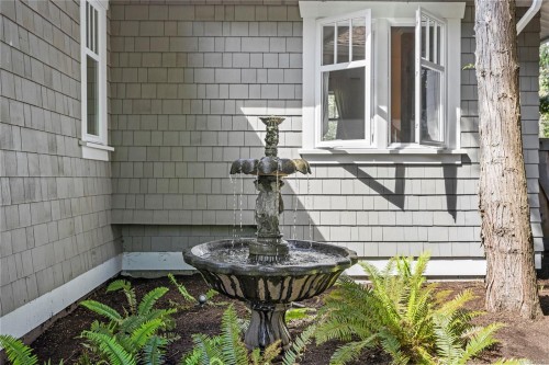 202 Crescent Rd East, Qualicum Beach, BC 