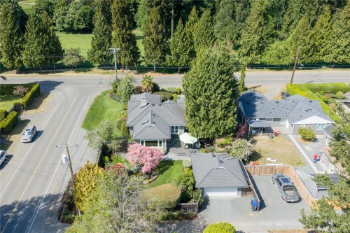 202 Crescent Rd East, Qualicum Beach, BC 